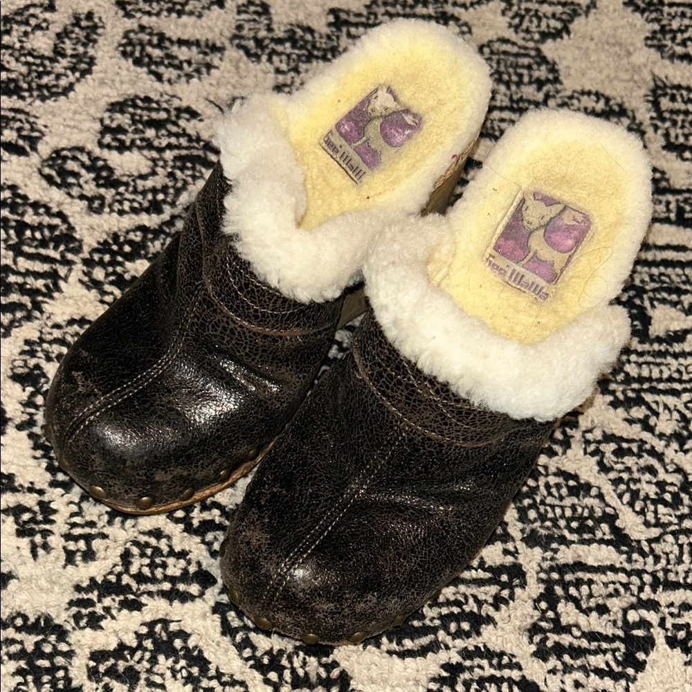 Unique Vintage Black Shearling Loafers